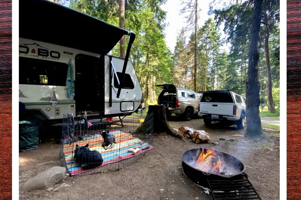 Nomad NoBo - 21ft offgrid, Lithium battery solar loaded RV, 3400lbs. dog friendly & SUV ready! sleeps 5 in Spokane-Valley, Washington