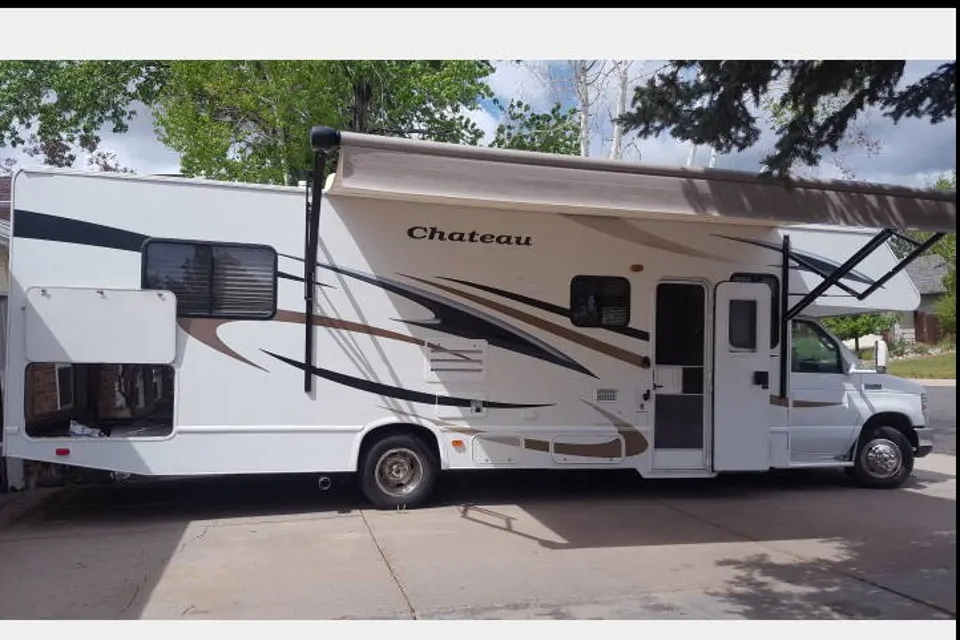 DINO Four Winds Chateau Class C in Aurora, Colorado