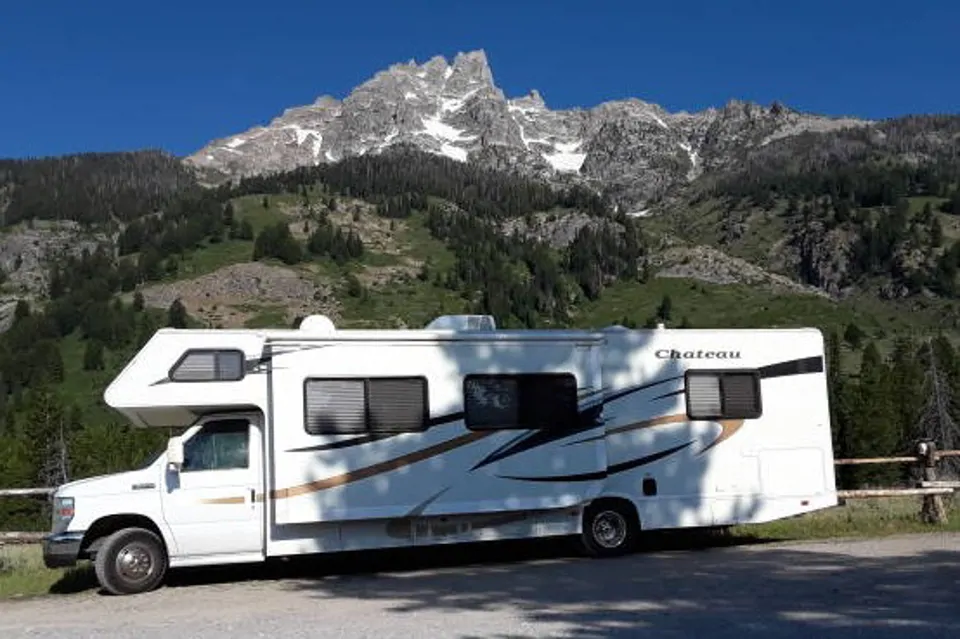 DINO Four Winds Chateau Class C in Aurora, Colorado