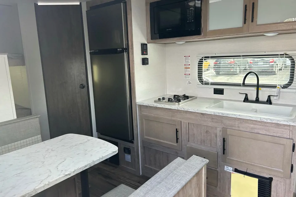 Mark's Gulf Stream 2024 Grand River 22MB Travel Trailer in Greater-Sudbury, Ontario