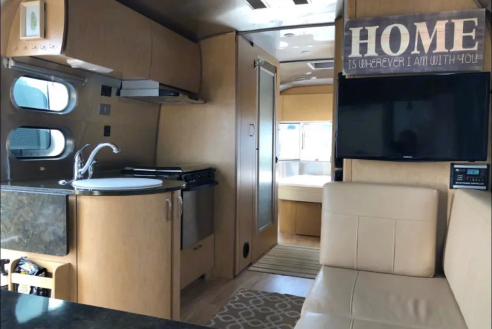 Silver Salmon - Airstream Flying Cloud Travel Trailer in Denver, Colorado