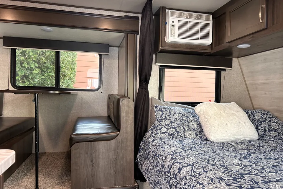 OVRR's Jayco 21ft Solar - sleeps 6, pet friendly, light trailer, tows easy! in Limoges, Ontario