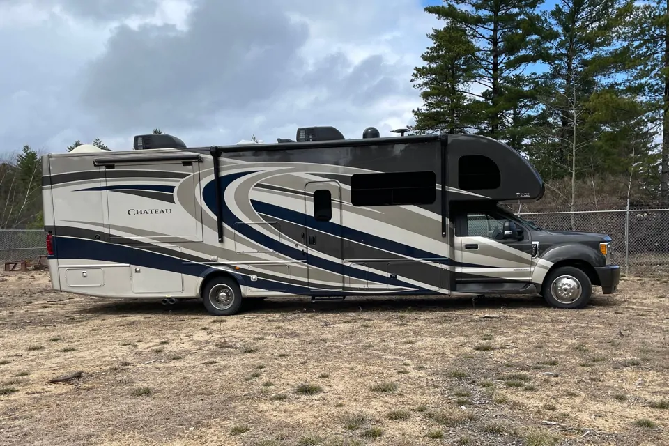 David's Thor Motor Coach 35sf Class C in Freedom, New Hampshire