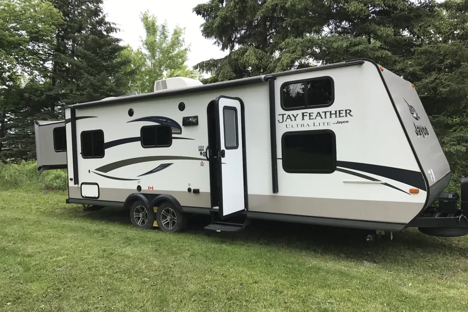 Jayco - Jay Feather Ultra Lite x254 à Puslinch, Ontario