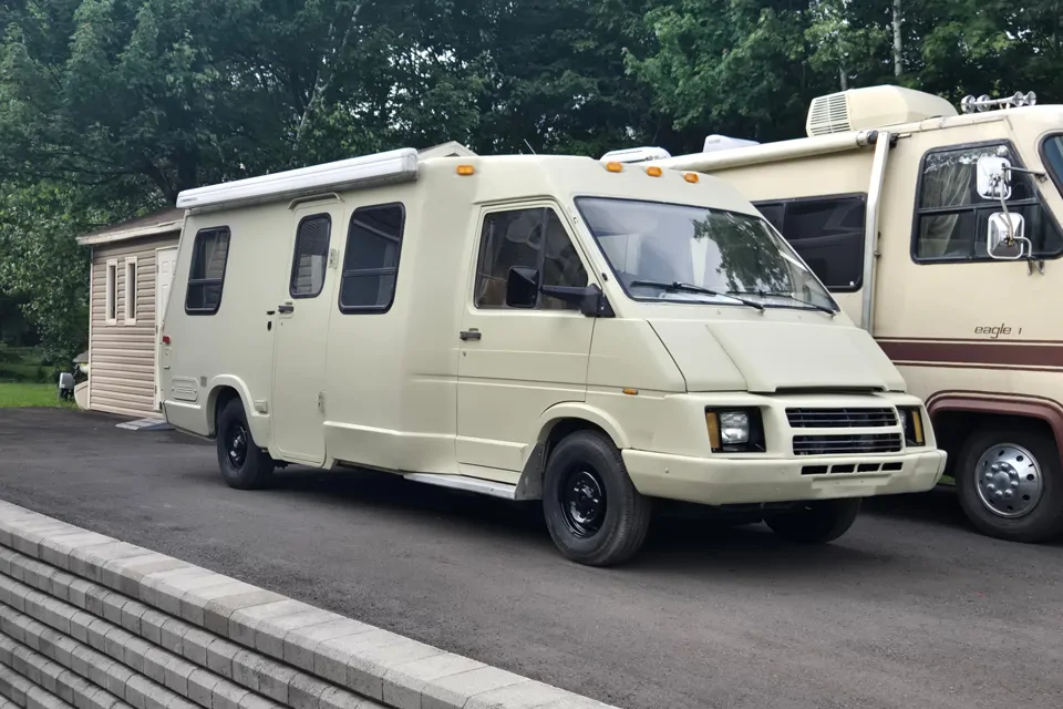 1985 Winnebago Lesharo