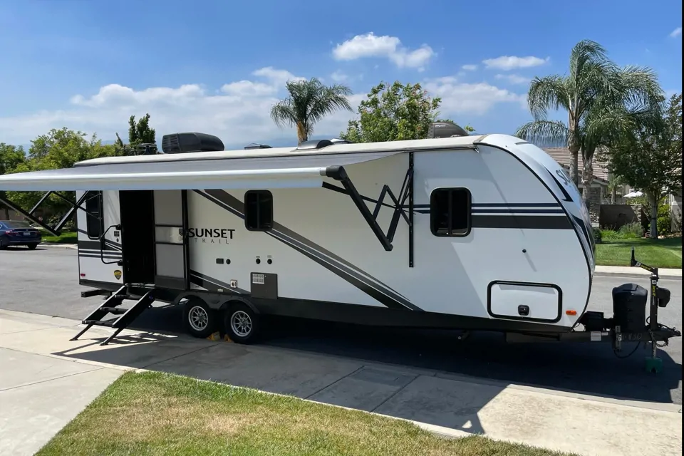 Family Friendly Travel Trailer-SUPER CLEAN! in Rancho-Cucamonga, California