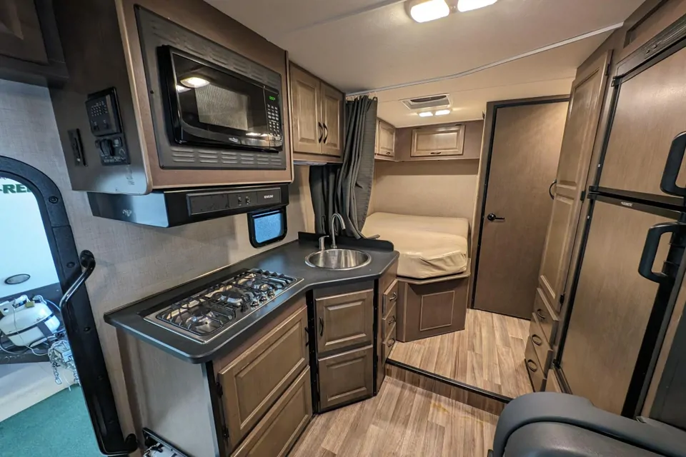 2019 Thor Majestic 23A Class C à Anchorage, Alaska