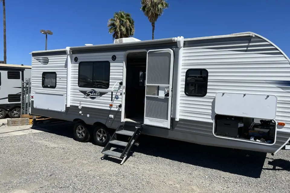 Shasta 25RB Travel Trailer in Rialto, California
