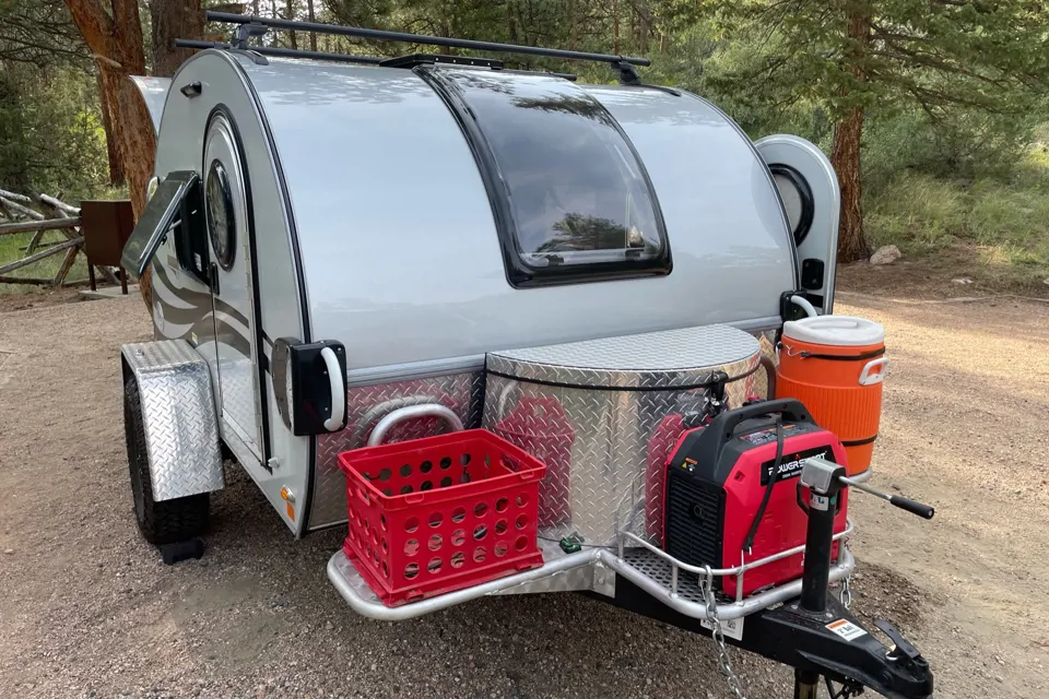 Luxury Teardrop w/ King Bed and Outdoor Kitchen! à Waco, Texas