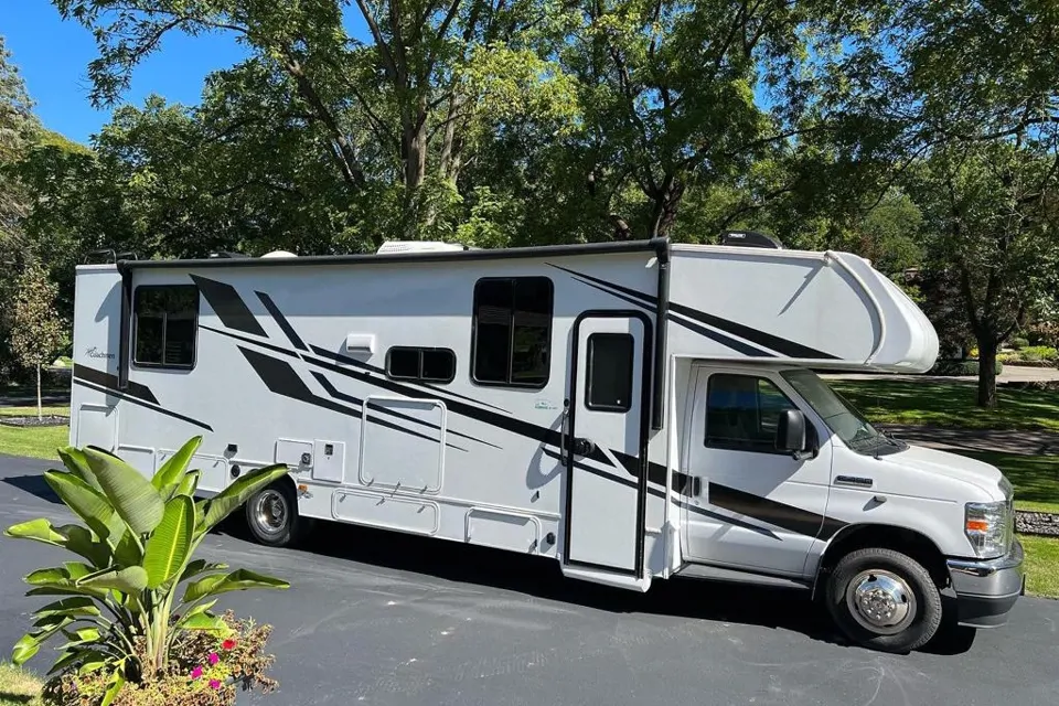 Anthony's Coachmen Freelander Class C in Bloomfield-Hills, Michigan
