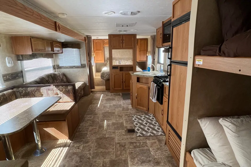 Clean and Comfortable 29ft Summerland in Northfield, Ohio