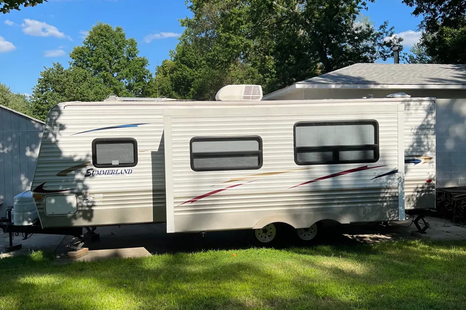 Clean and Comfortable 29ft Summerland in Northfield, Ohio