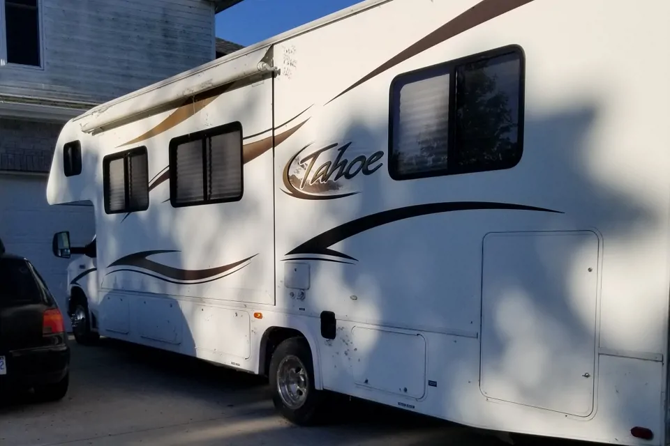 2011 MVP Tahoe 310 QBS