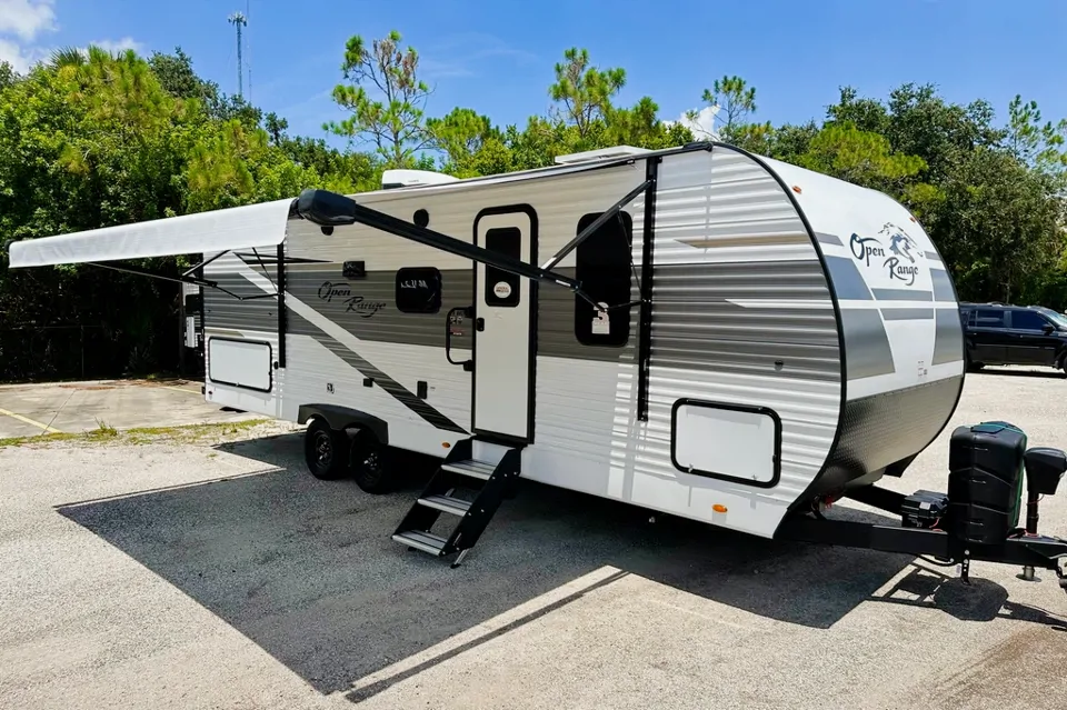 Mockingbird Rentals: Highland Ridge RV Open Range 26BHS Travel Trailer in Titusville, Florida