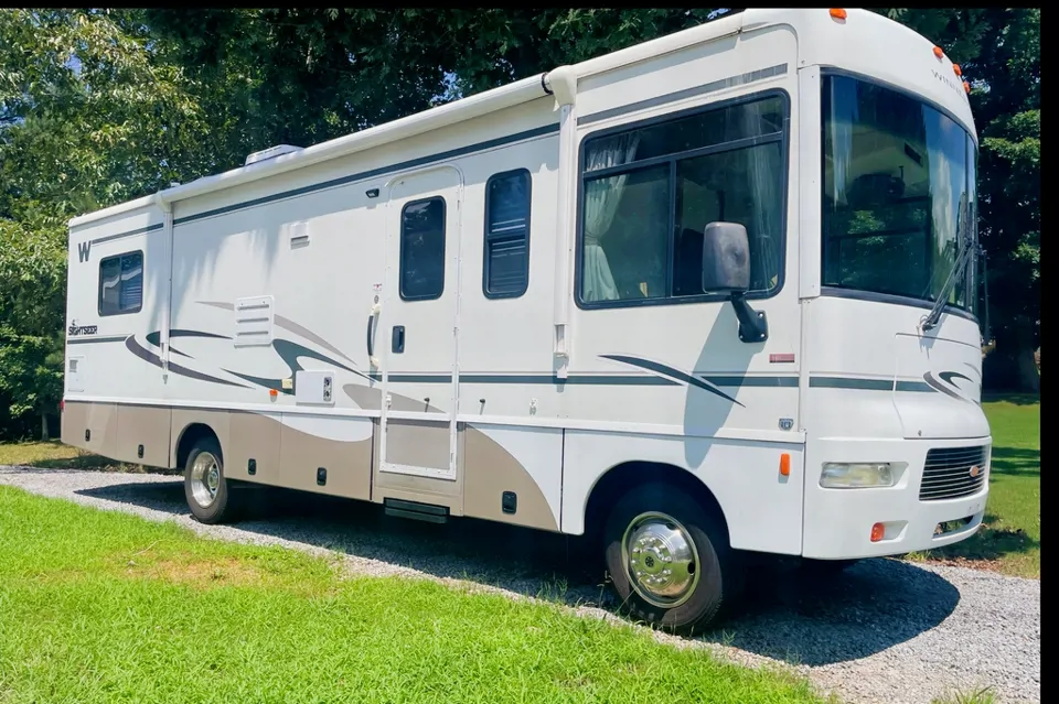 Hanna 's Winnebago Sightseer Class A in Dallas, Georgia