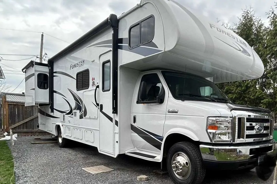 2019 - Forest River Forrester - 3011DSF Class C in Clarence-Rockland, Ontario