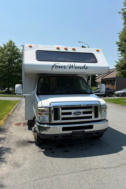 2011 Thor Motor Coach Four winds