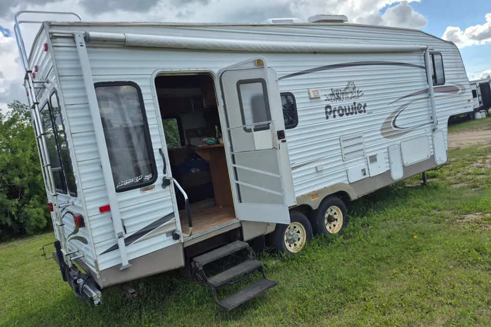 2004 Fleetwood Prowler 285RL