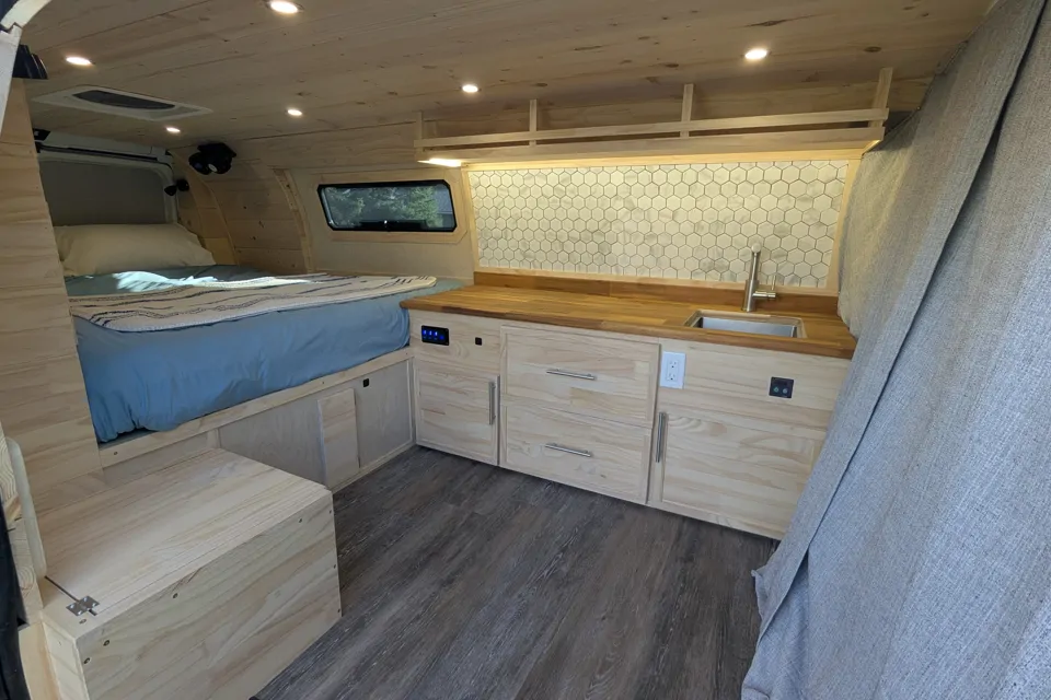 2016 GMC SAVANNA 2500 EXT
