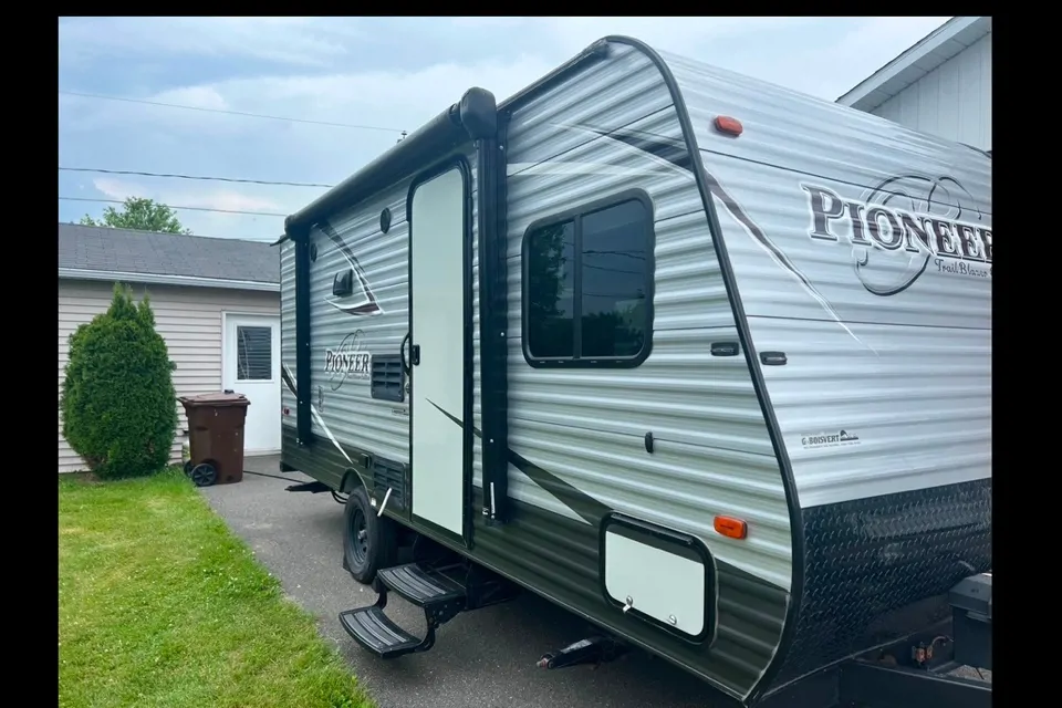 Roulotte Pioneer BH175 in Mirabel, Quebec