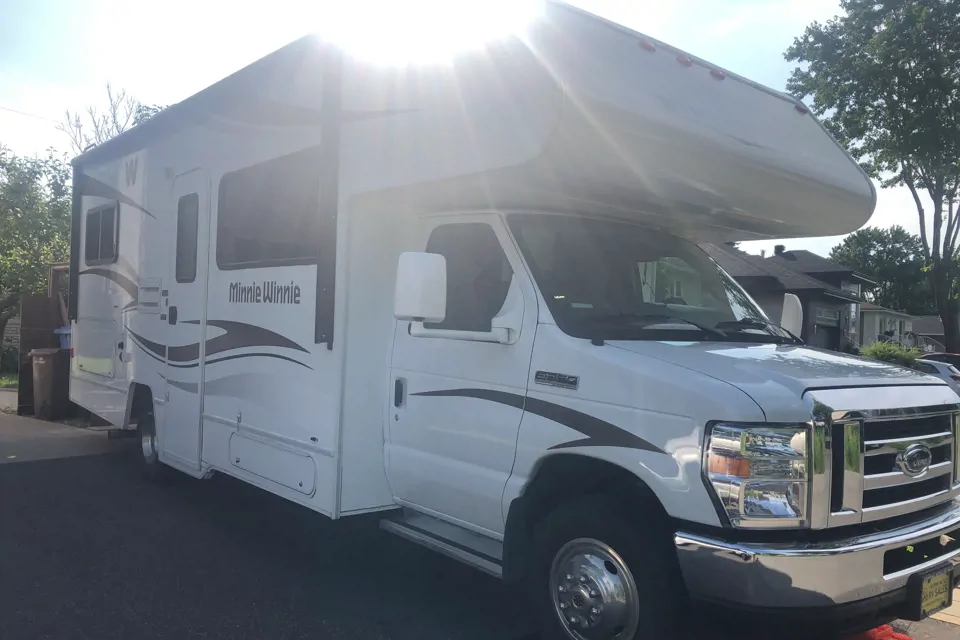 2014 Winnebago Minnie Winnie 25b