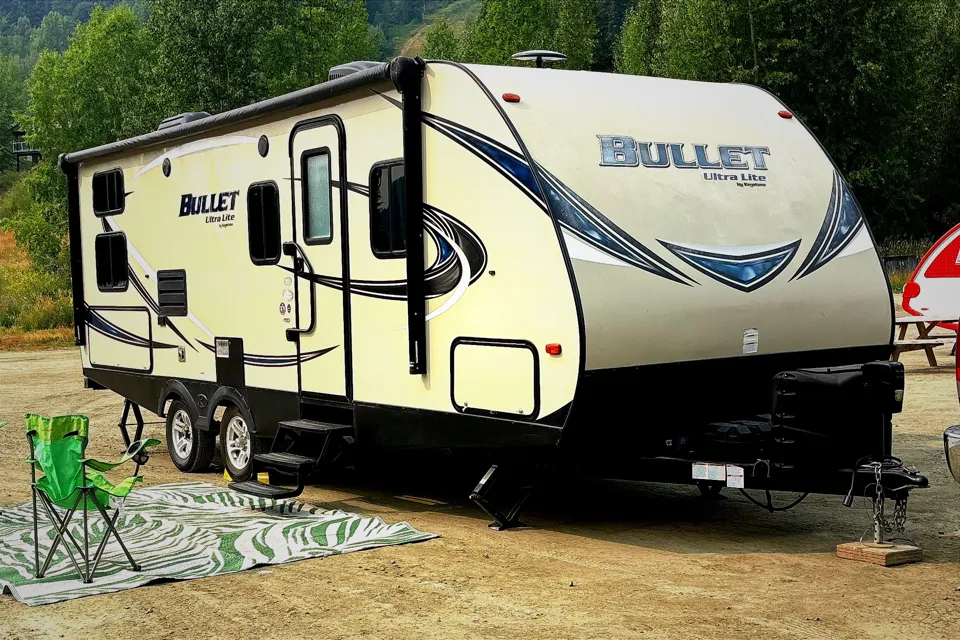 2018 Keystone Bullet Ultra Lite 28'