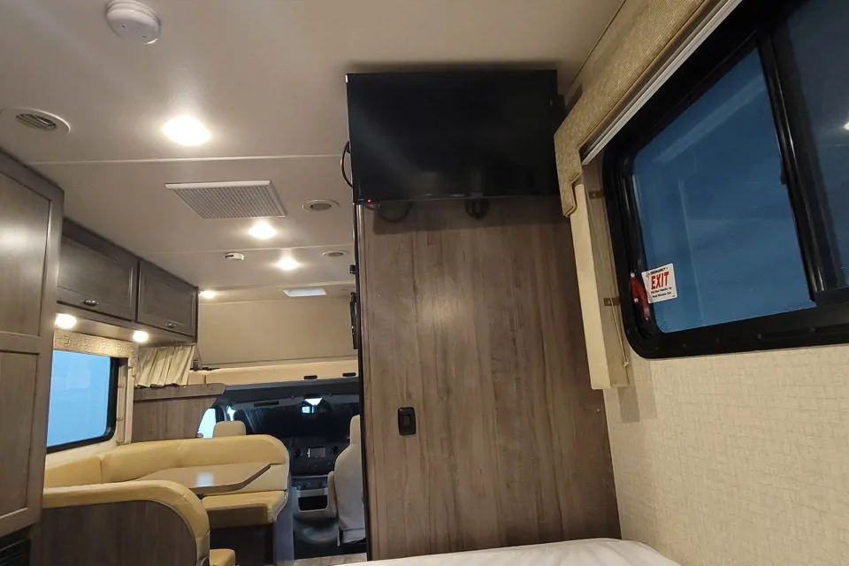 Great Deal - Winnebago Minnie Winnie Class C (Temecula Area) in Wildomar, California