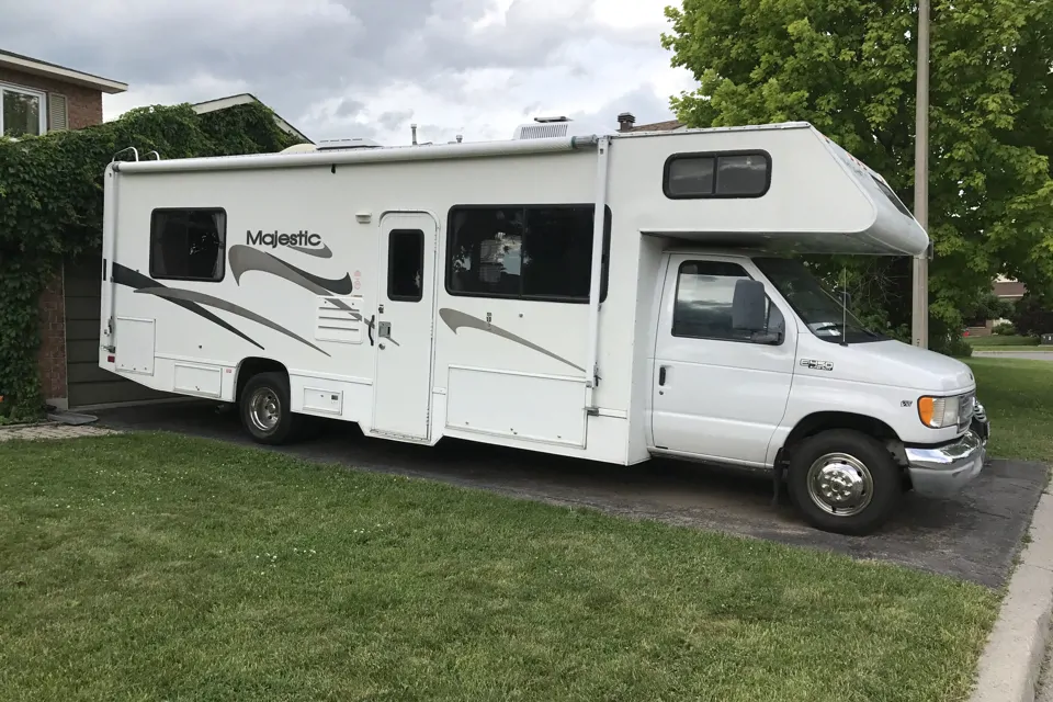 2002 Majestic/Ford Majestic 28 A
