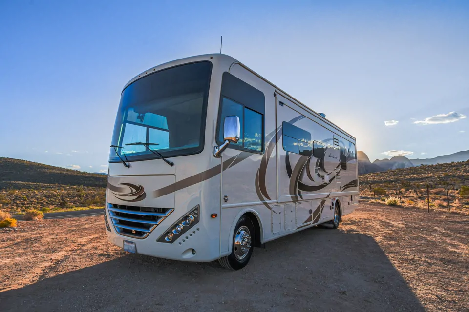The RV Of Your Dreams - 2017 Thor Hurricane 29M (Sleeps 7-8, full kitchen, Wi-Fi included) in Las-Vegas, Nevada