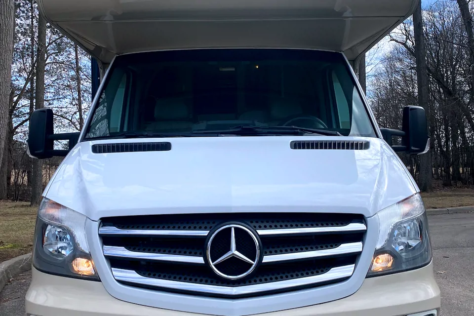 Mercedez-Benz Thor Chateau 24 HL in Troy, Michigan