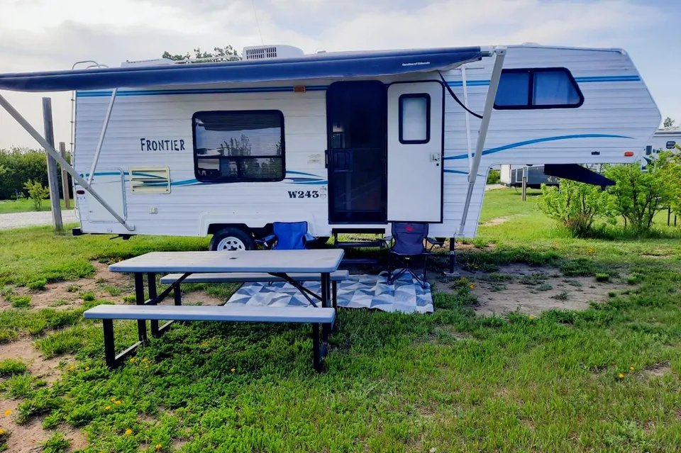 Louez mon 2000 Frontier W243 pour 74/nuit RVezy