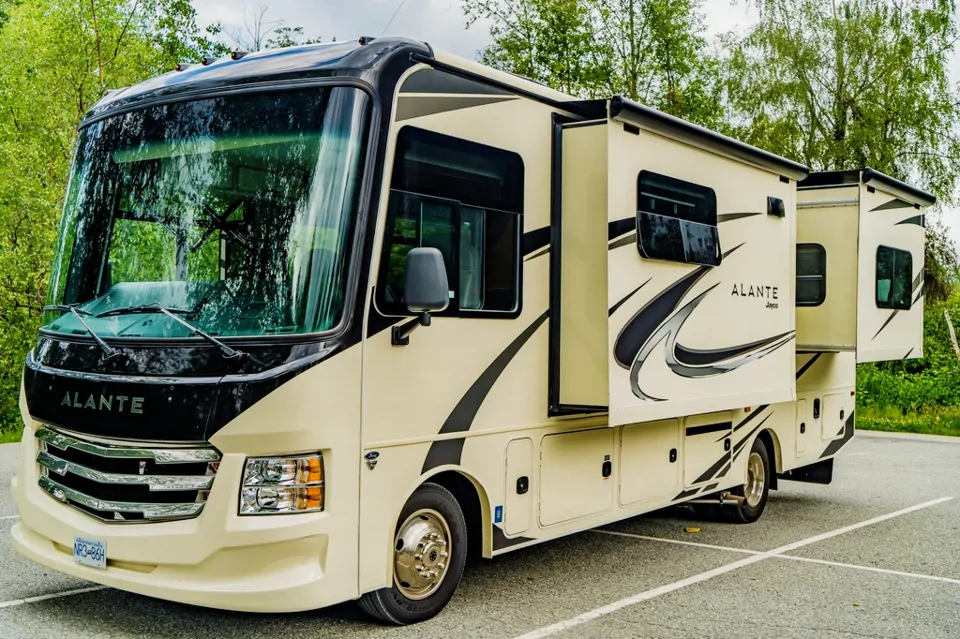 Ready For Adventure in a Fully Loaded 30ft Jayco 27A à Surrey, British Columbia