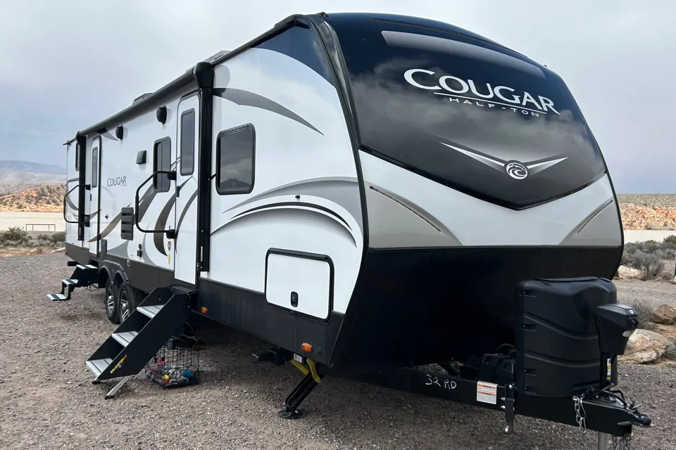 The Cougar Luxury Family Bunkhouse | Locations Available in American-Fork, Utah