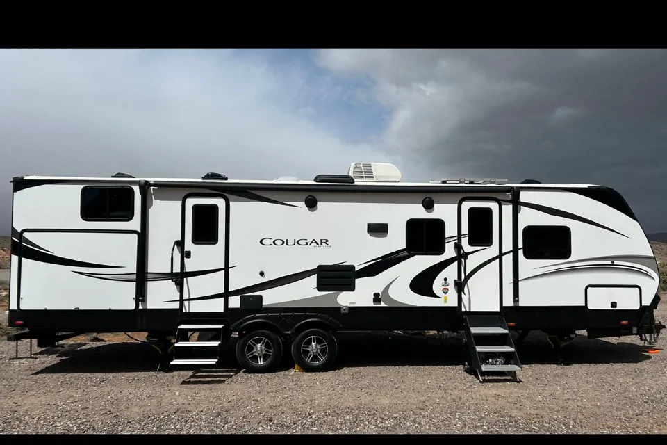 The Cougar Luxury Family Bunkhouse | Locations Available in American-Fork, Utah