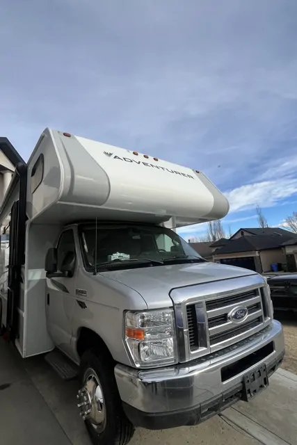 2019 Ford adventure 24ds with slideout
