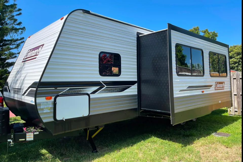 Cozy and fully equipped Brand New 2022 Travel Trailer à Tamarac, Florida