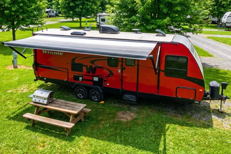 2016 Winnebago Minnie Winnie 2455BHS