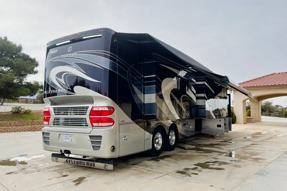 2018 Tiffin Motorhomes Allegro Bus