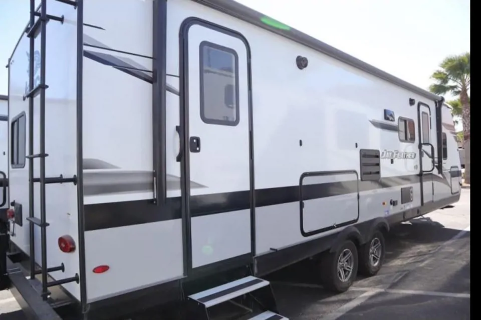 Jayco Jayfeather  Fifth Wheel in Los-Angeles, California