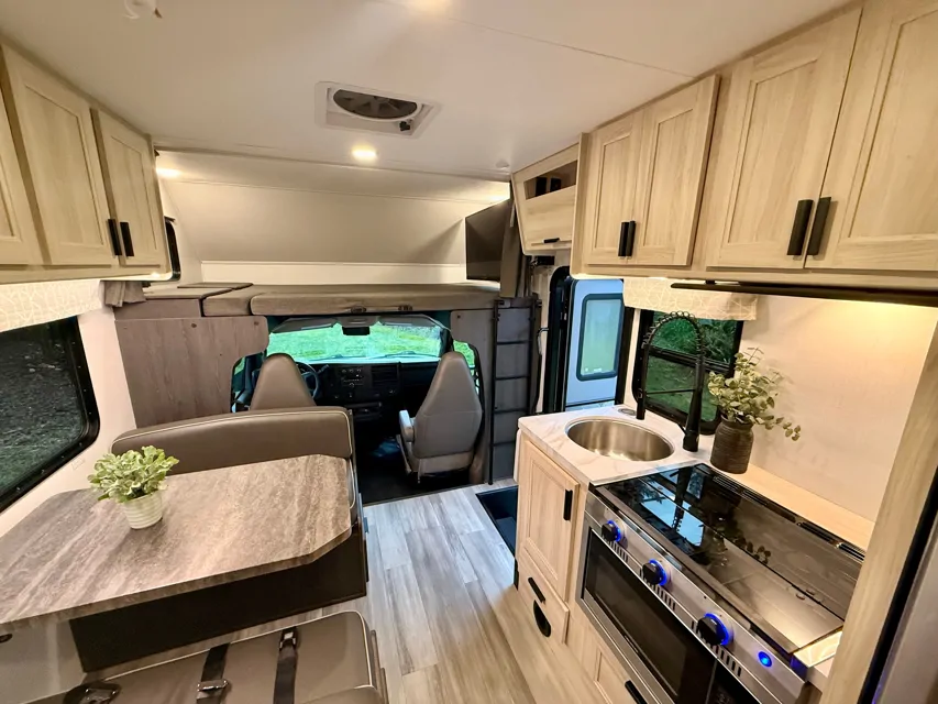 2023 Forest River SUNSEEKER LE 2250SLE