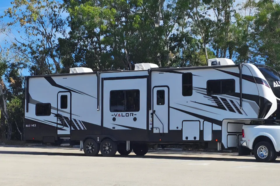 2022 Alliance RV Valor 37v13 Toy Hauler