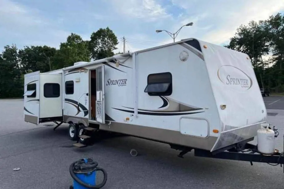 Nyklas's Keystone sprinter Travel Trailer in Pawtucket, Rhode Island