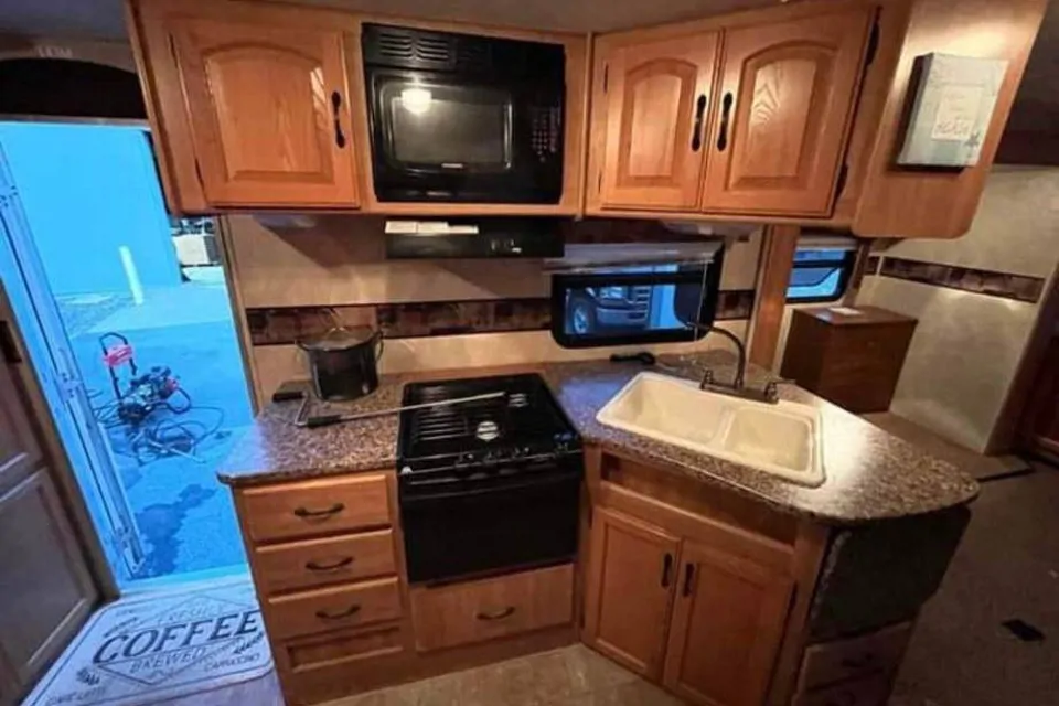 Nyklas's Keystone sprinter Travel Trailer in Pawtucket, Rhode Island