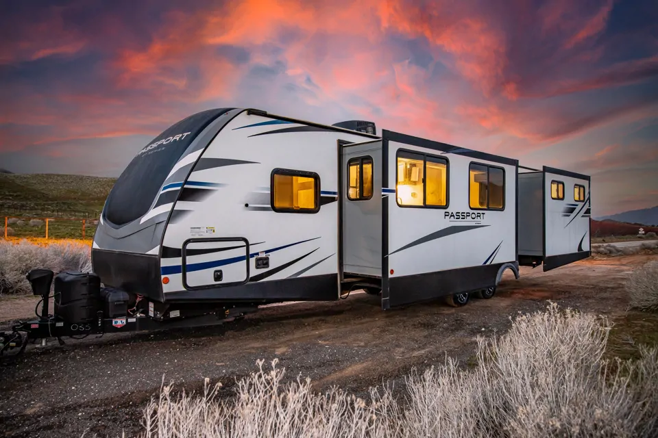 Rv Rentals Way of Life's Keystone Passport GT Series 3400QB Travel Trailer (Sleep 12) LP1 à Hemet, California