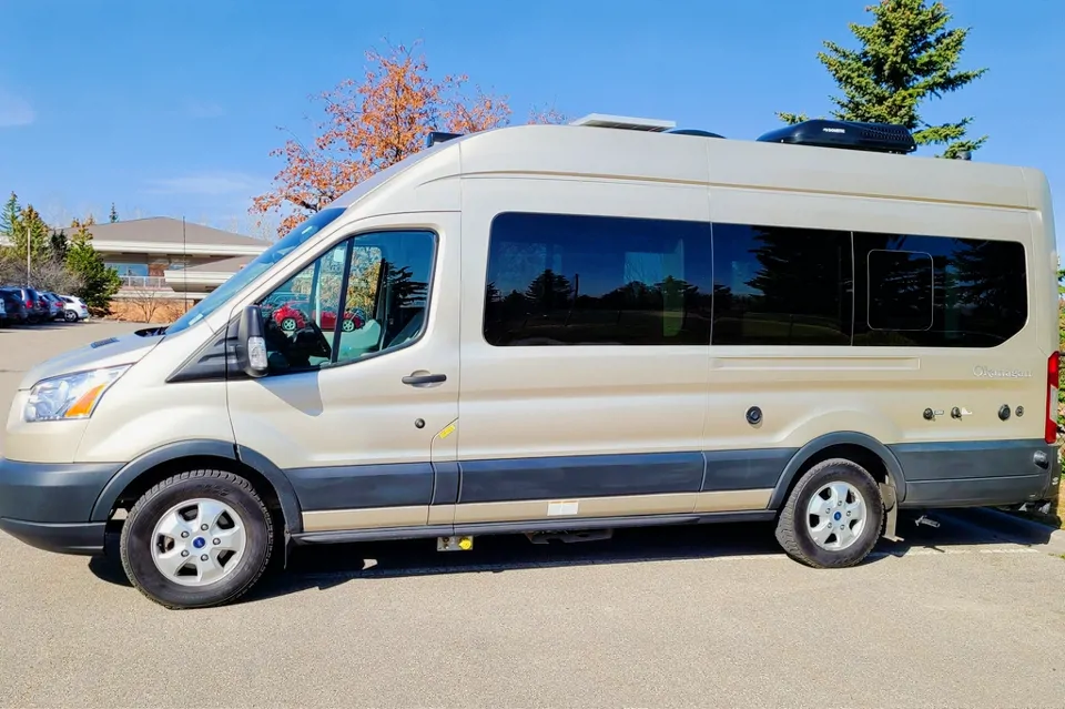 Adventurer Okanagan Tribute Full-featured Campervan for 2+2 à Calgary, Alberta