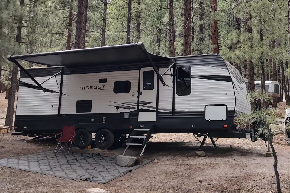 James's Keystone 26LHSWE HIDEOUT Travel Trailer in Corona, California