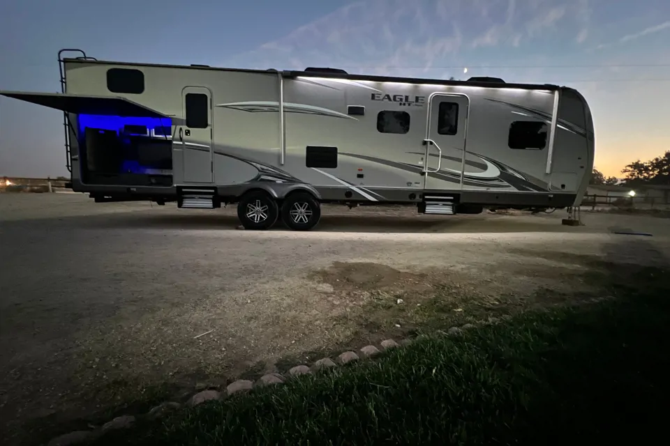 Jayco 314bhds Travel Trailer à Taft, California