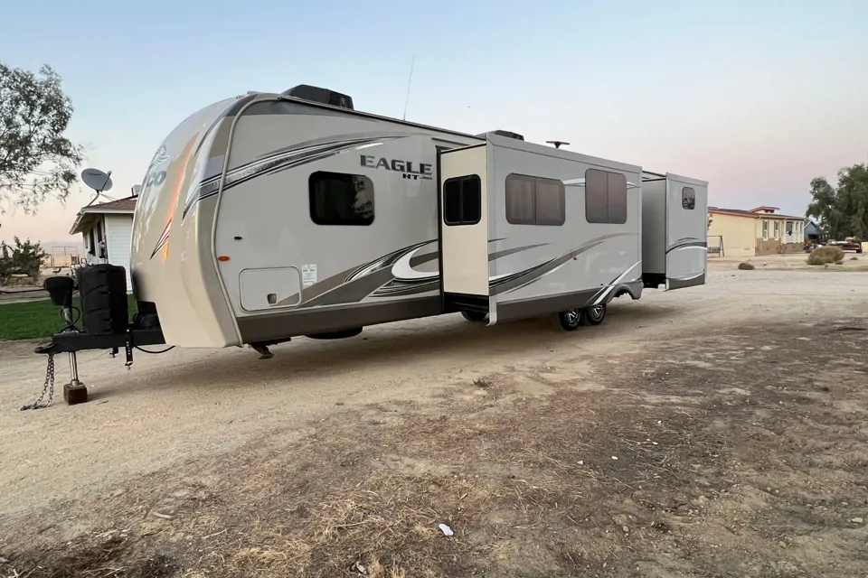 Jayco 314bhds Travel Trailer à Taft, California