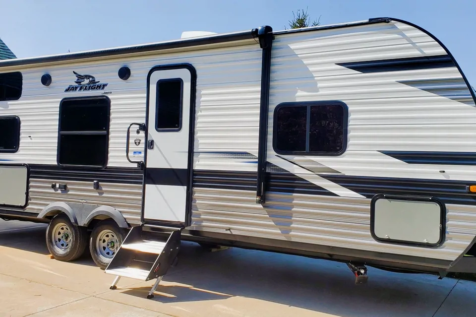 Jayco Jay Flight 26' Vacation Travel Trailer à Kewadin, Michigan