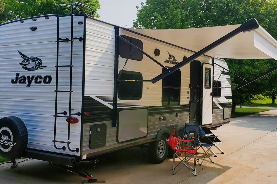 Jayco Jay Flight 26' Vacation Travel Trailer à Kewadin, Michigan